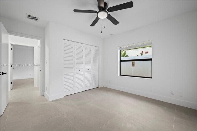 property at 1041 W Lakewood Rd