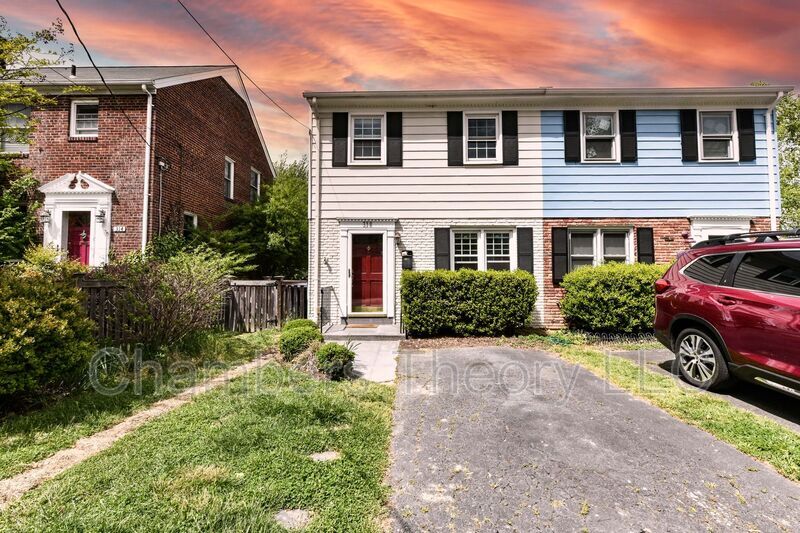 318 E Windsor Ave in Alexandria, VA - Building Photo
