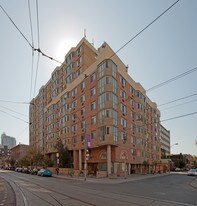 22 McCaul St in Toronto, ON - Building Photo