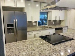 130 W Ocean Dr in Boynton Beach, FL - Foto de edificio - Building Photo