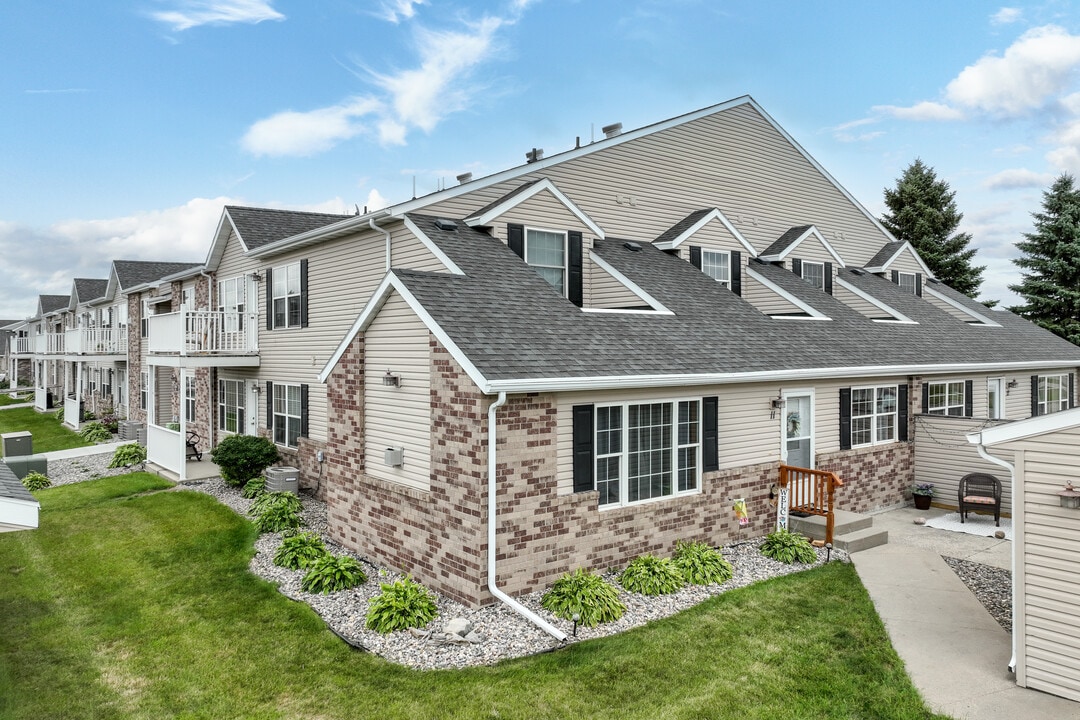 SOUTH HAMPTON in Grand Forks, ND - Foto de edificio