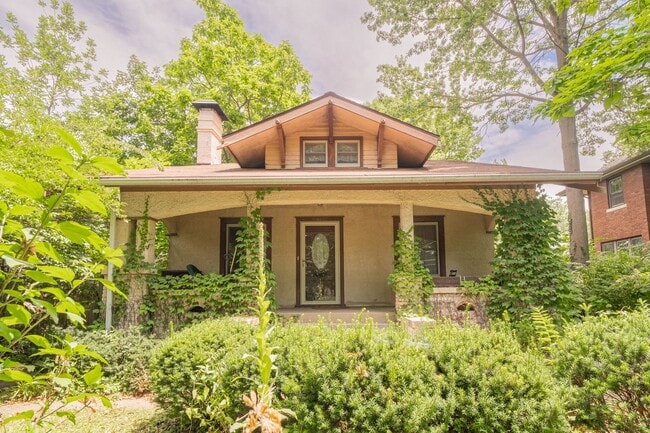 property at 1004 S Orchard St