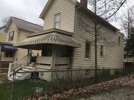 419 Houston St in Washington, PA - Building Photo
