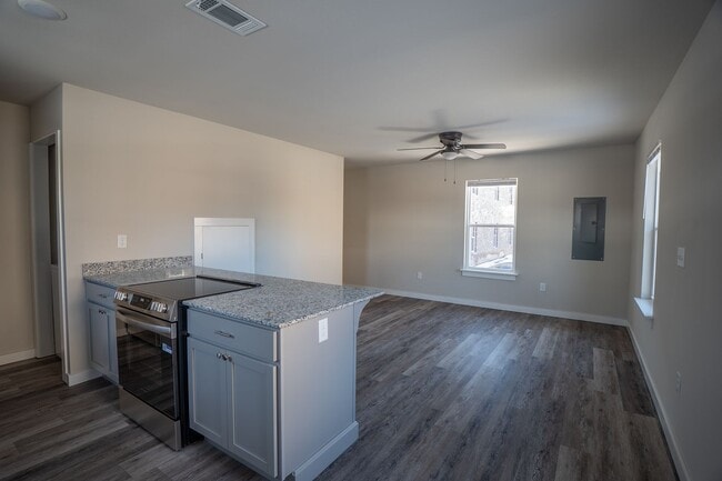 1358 N Porter Rd in Fayetteville, AR - Building Photo - Building Photo