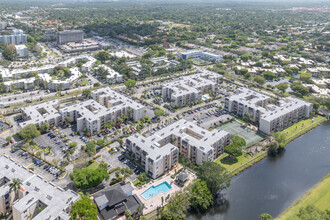 Kings Creek in Miami, FL - Building Photo - Building Photo