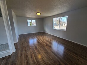 1015 E Sheridan Ave in Nampa, ID - Building Photo - Building Photo