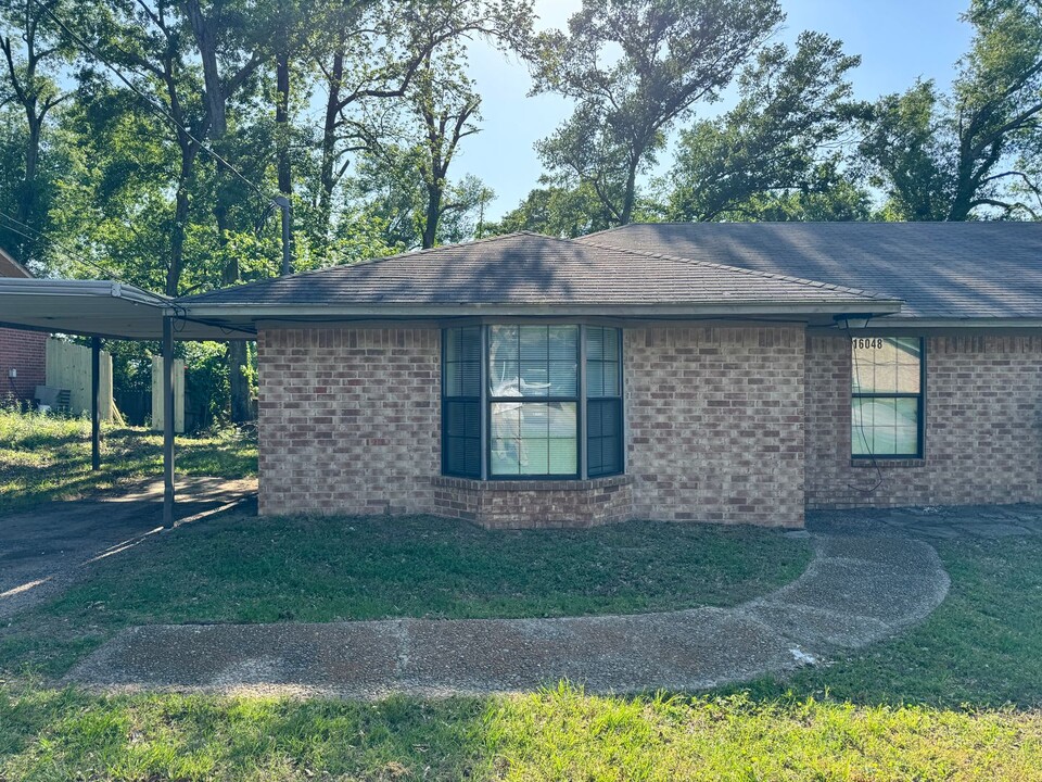 16048 Shoshone Dr in Tyler, TX - Building Photo
