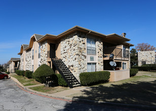 Stonehill Terrace in Irving, TX - Building Photo - Building Photo