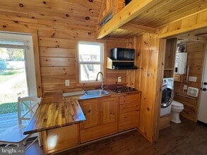 12 W Loudoun St in Round Hill, VA - Building Photo - Building Photo