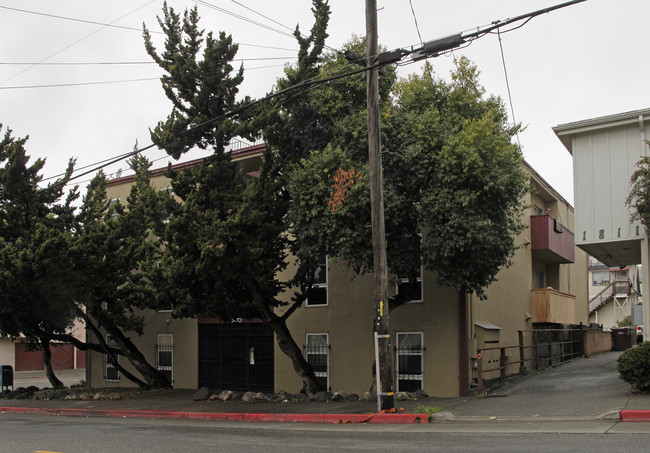 1805 8th Ave in Oakland, CA - Foto de edificio - Building Photo