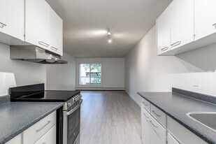 Monterey Pointe in Edmonton, AB - Building Photo