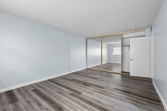 1700 Rexford Dr in Las Vegas, NV - Building Photo - Building Photo