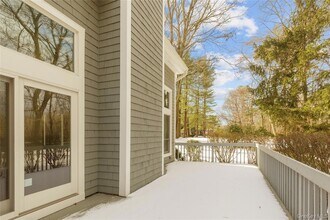 1 Tiffany Cir in Manhasset, NY - Foto de edificio - Building Photo