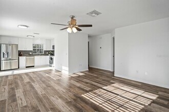 6634 Hickorywood Ln in New Port Richey, FL - Building Photo - Building Photo