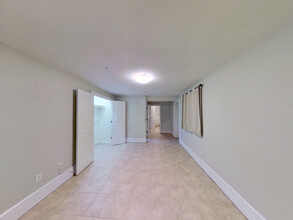 95 W 7th St, Unit 1 in Boston, MA - Building Photo - Building Photo