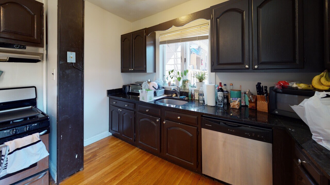 29 Falcon St in Boston, MA - Building Photo