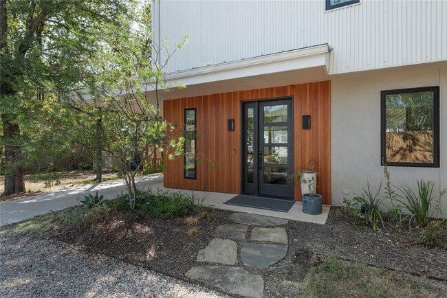 1300 Perez St in Austin, TX - Building Photo - Building Photo