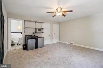 904 N Ivy St in Arlington, VA - Building Photo - Building Photo