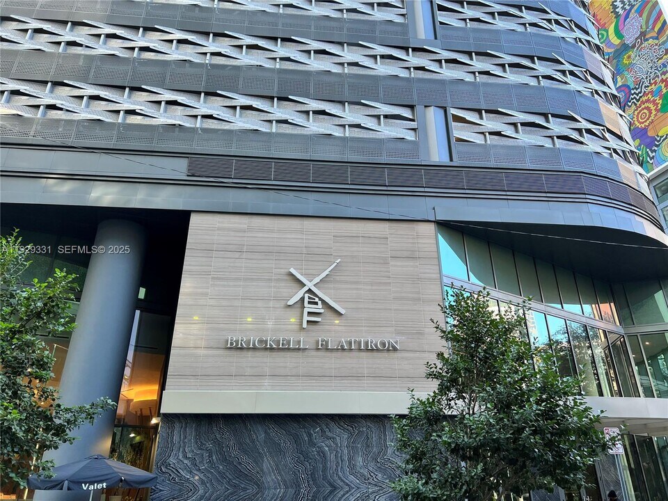1000 Brickell Plaza in Miami, FL - Building Photo