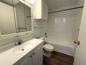 4039 NW 87th Ave in Sunrise, FL - Building Photo - Building Photo