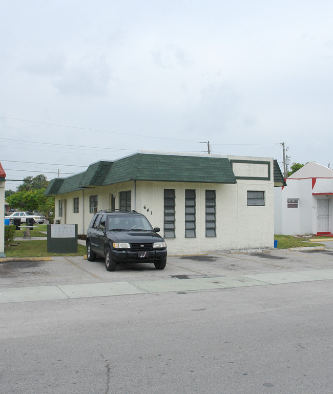 633-641 NW 22nd Rd in Fort Lauderdale, FL - Building Photo - Building Photo