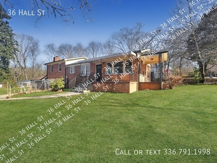 36 Hall St in Greenville, SC - Building Photo