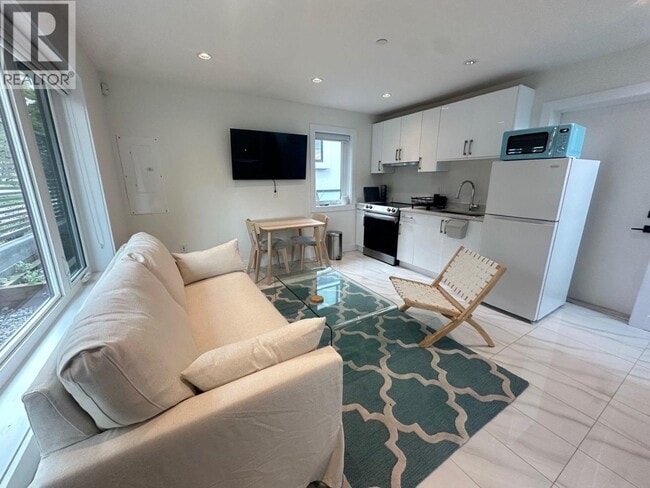 property at 4373 Ontario St