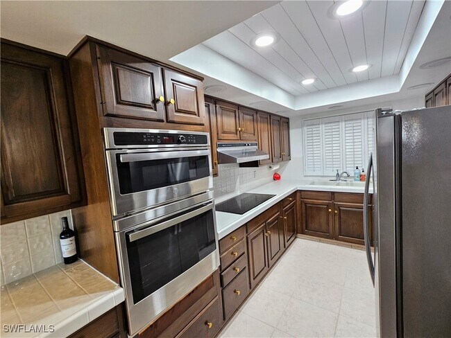 property at 5260 S Landings Dr
