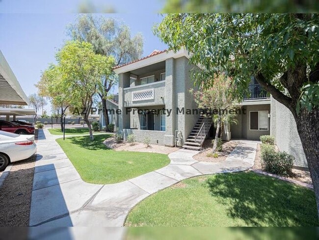 property at 2929 W Yorkshire Dr