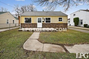 927 W Northgate Pkwy in Toledo, OH - Building Photo