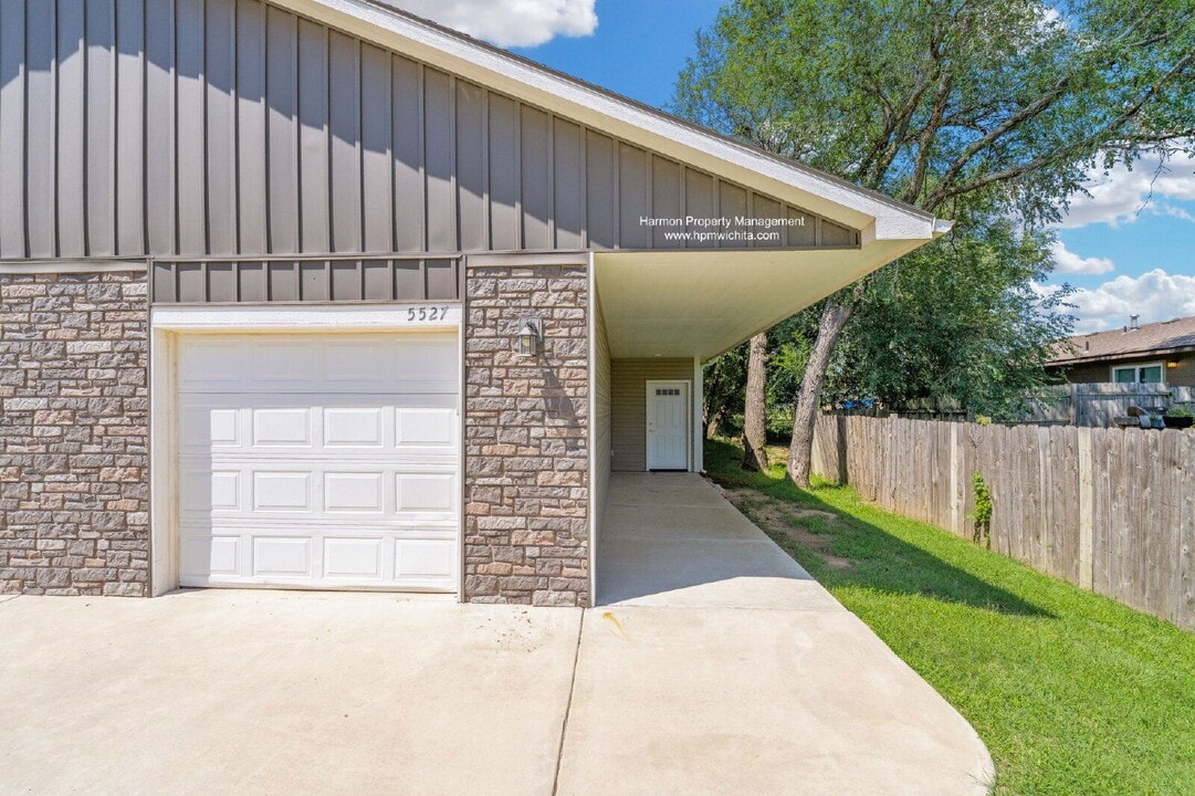 5527 S Handley St in Wichita, KS - Building Photo