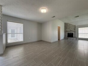 2131 Highland Hills Dr in Sugar Land, TX - Building Photo - Building Photo