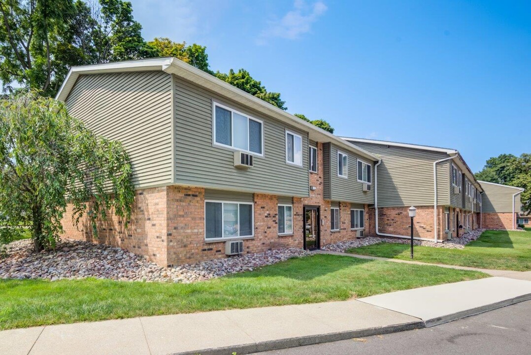 Lake Vista Apartment Homes in Rochester, NY - Building Photo