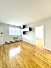 17 Arizona Ter, Unit 11 in Arlington, MA - Foto de edificio - Building Photo