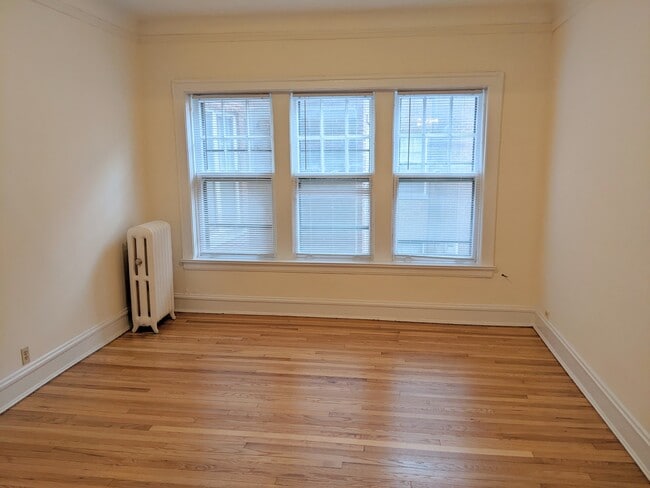 729 Hinman Ave, Unit 2E in Evanston, IL - Building Photo - Building Photo