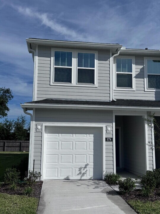578 Holly Lks Dr in Orange Park, FL - Building Photo