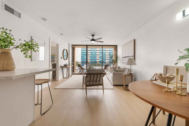 1750 E Ocean Blvd in Long Beach, CA - Building Photo - Building Photo