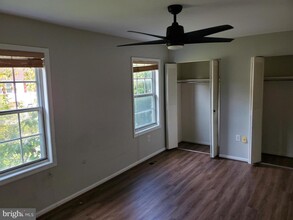 9847 Oakdale Woods Ct in Vienna, VA - Building Photo - Building Photo