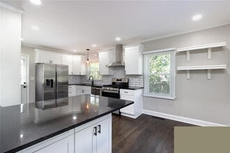 626 Burbank Cir in Smyrna, GA - Building Photo - Building Photo