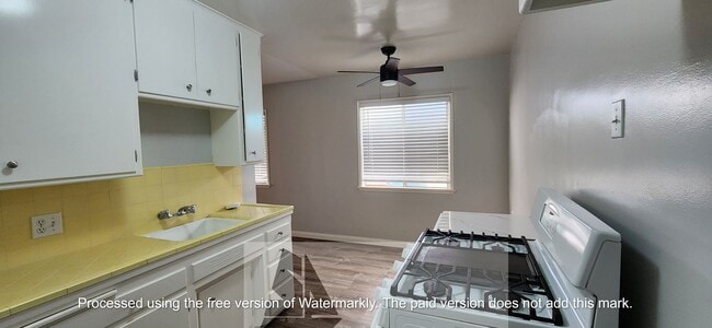 134 13th St in Seal Beach, CA - Building Photo - Building Photo