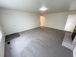 1723 Dawn Dr in Klamath Falls, OR - Building Photo - Building Photo