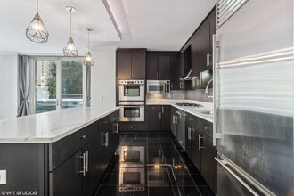 33 W Ontario St, Unit 14B in Chicago, IL - Building Photo - Building Photo