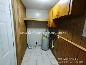 704 Melody Ln in Dothan, AL - Building Photo - Building Photo