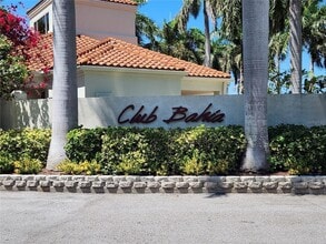 6105 Bahia Del Mar Cir N, Unit 283 in St. Petersburg, FL - Foto de edificio - Building Photo