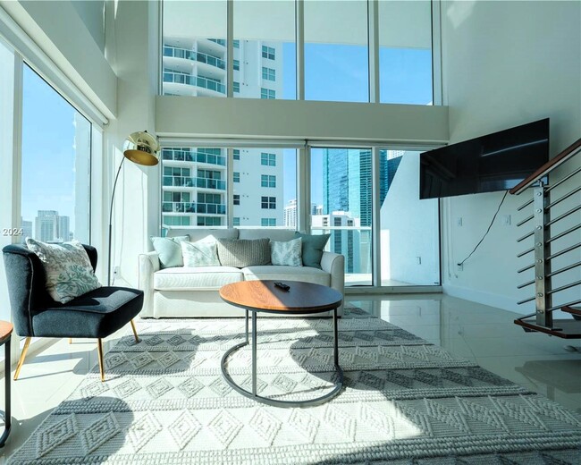 41 SE 5th St, Unit 1217 in Miami, FL - Foto de edificio - Building Photo