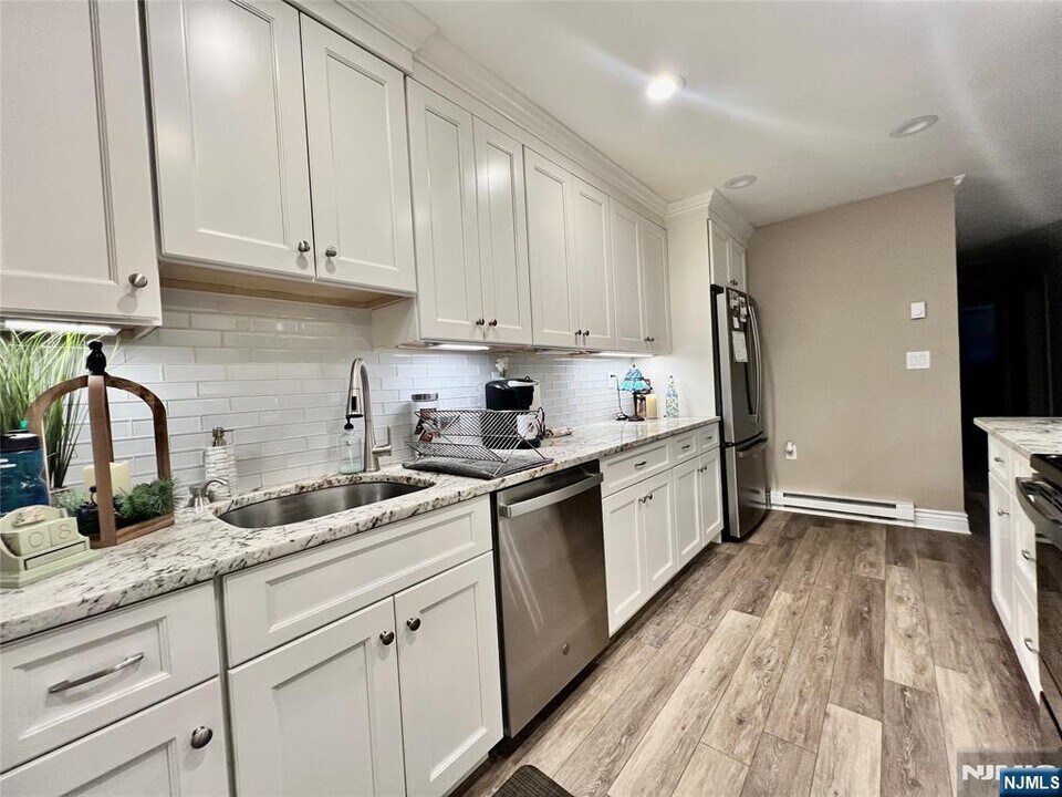 11 Pine Cluster Cir in Englishtown, NJ - Building Photo