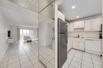 950 Hillcrest Dr in Hollywood, FL - Foto de edificio - Building Photo