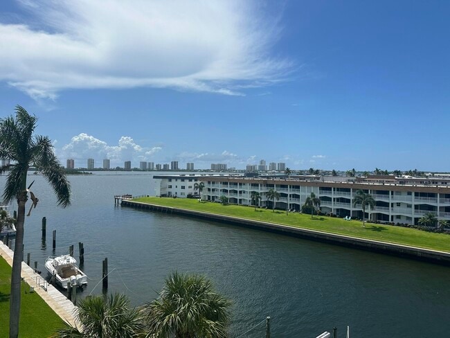 property at 104 Paradise Harbour Blvd