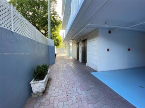 2575 SW 27th Ave, Unit 207 in Miami, FL - Building Photo - Building Photo