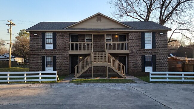 1221 Grant St SE in Decatur, AL - Building Photo - Building Photo